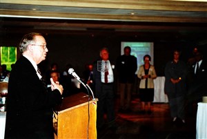 Image description is not available for 2000.447